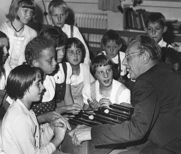 Carl Orff avec les enfants